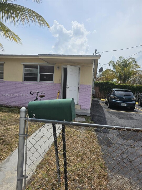 700 NW 4th St in Hallandale Beach, FL - Foto de edificio