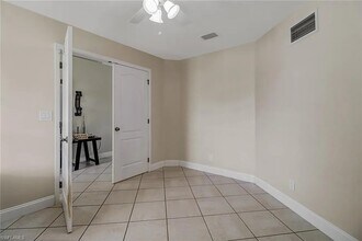 2036 SE 24th St in Cape Coral, FL - Foto de edificio - Building Photo