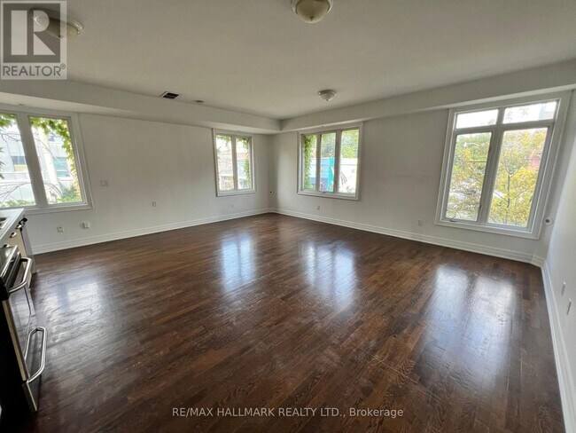 215 Heward Ave in Toronto, ON - Building Photo - Building Photo