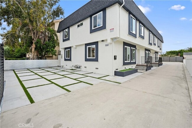 7010 Lennox Ave in Los Angeles, CA - Building Photo - Building Photo