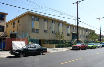 2701 San Marino St in Los Angeles, CA - Building Photo - Building Photo