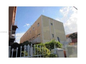 928 SW 3rd St in Miami, FL - Building Photo - Building Photo