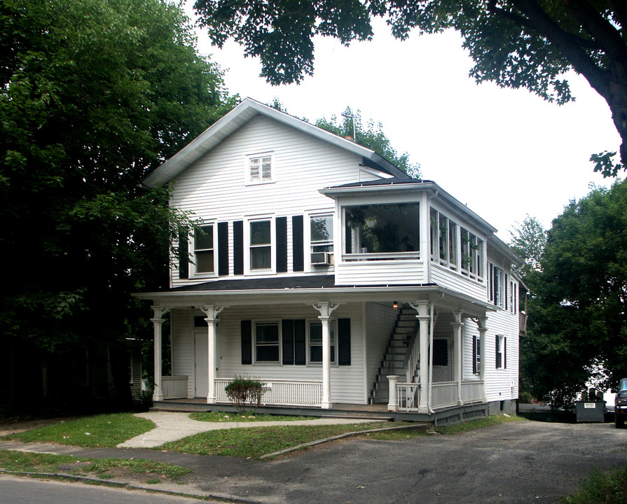 37 Stevens St in Danbury, CT - Building Photo