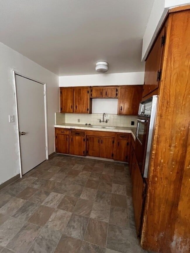 5800 Midas St in Bakersfield, CA - Building Photo - Building Photo