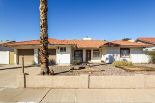 5220 W Christy Dr in Glendale, AZ - Building Photo
