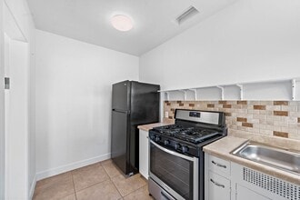 108 Avenida Dolores in San Clemente, CA - Building Photo - Building Photo