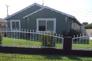 23401 Catskill Ave, Unit Duplex Rear Unit in Carson, CA - Building Photo