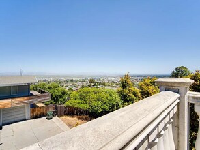 58 Hillcrest Rd in San Carlos, CA - Building Photo - Building Photo