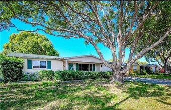 3645 Panola Dr in New Port Richey, FL - Building Photo - Building Photo