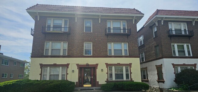 7008 Forsyth