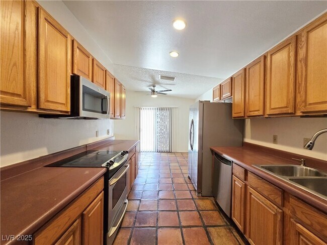 6346 Bullion Blvd in Las Vegas, NV - Building Photo - Building Photo