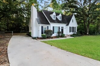 107 Chiswick Ct in Irmo, SC - Building Photo - Building Photo
