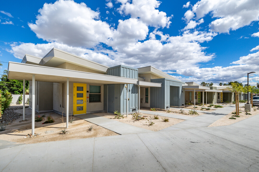 Monarch Apartment Homes in Palm Springs, CA - Building Photo