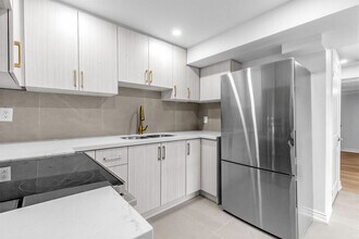 11 Valley Centre Dr in Toronto, ON - Building Photo - Building Photo