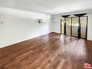 837 N W Knoll Dr in West Hollywood, CA - Building Photo - Building Photo