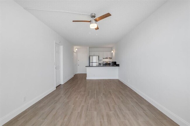 2501 Riverside Dr, Unit 307-A in Coral Springs, FL - Building Photo - Building Photo