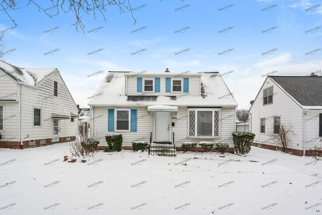 property at 13592 Shady Oak Blvd