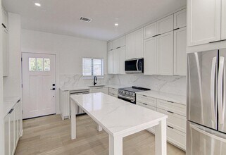2530 Steck Ave in Austin, TX - Building Photo - Building Photo