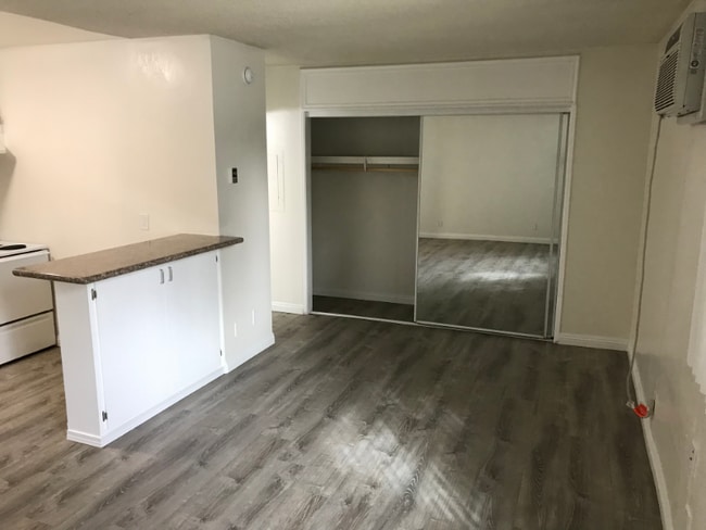 13059 Oxnard St in Los Angeles, CA - Building Photo - Building Photo