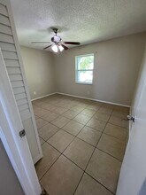 1827 SE Santa Barbara Pl in Cape Coral, FL - Building Photo - Building Photo
