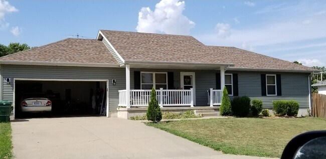 8660 Brookside Cir in Monett, MO - Building Photo - Building Photo