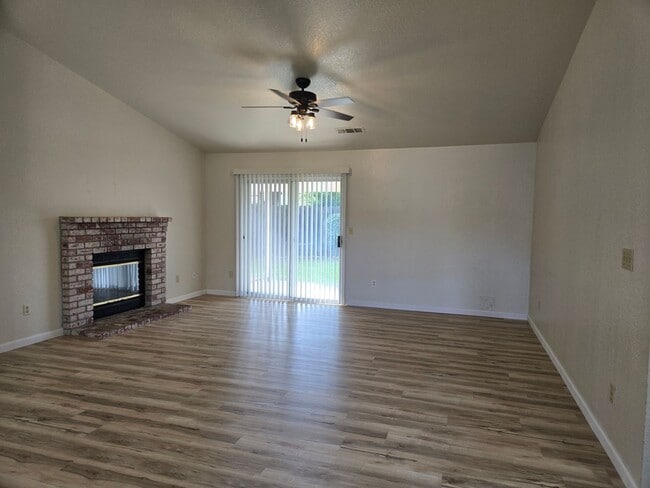 348 Leffler Pl in Turlock, CA - Building Photo - Building Photo