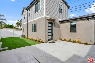 3113 Hollydale Dr in Los Angeles, CA - Building Photo