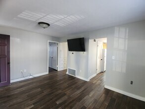 5215 N Glen Elm Dr in Peoria Heights, IL - Building Photo - Building Photo