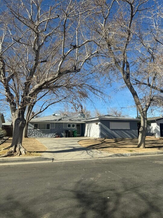 43735 Hardwood Ave in Lancaster, CA - Building Photo