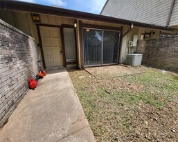 12510 Newbrook Dr in Houston, TX - Building Photo