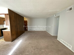 Regency East Apartments in Raytown, MO - Building Photo - Building Photo