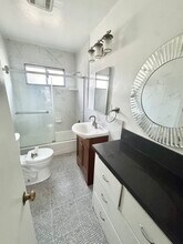 1751 Winona Blvd, Unit 6 in Los Angeles, CA - Foto de edificio - Building Photo