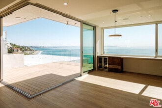 18225 Coastline Dr in Malibu, CA - Building Photo - Building Photo