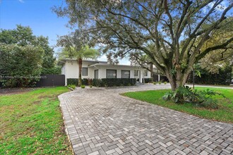 500 Wren Ave in Miami Springs, FL - Building Photo - Building Photo