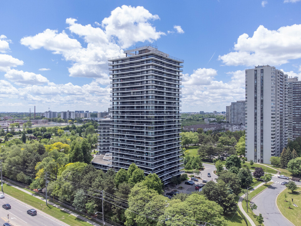 135 Antibes Dr in Toronto, ON - Building Photo