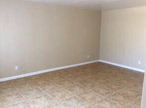 2114 Brundage Ln in Bakersfield, CA - Building Photo - Building Photo