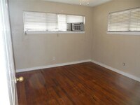 2417 Rosedale St photo'