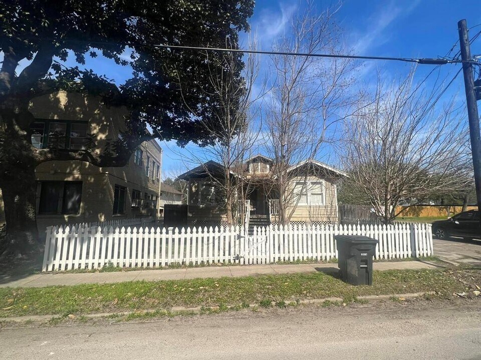 4105 McKinney St-Unit -B in Houston, TX - Foto de edificio