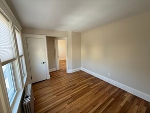 19 Chauncey St, Unit 2 in Watertown, MA - Foto de edificio - Building Photo