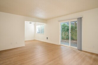 SAGEWOOD ESTATES in Portland, OR - Building Photo - Building Photo