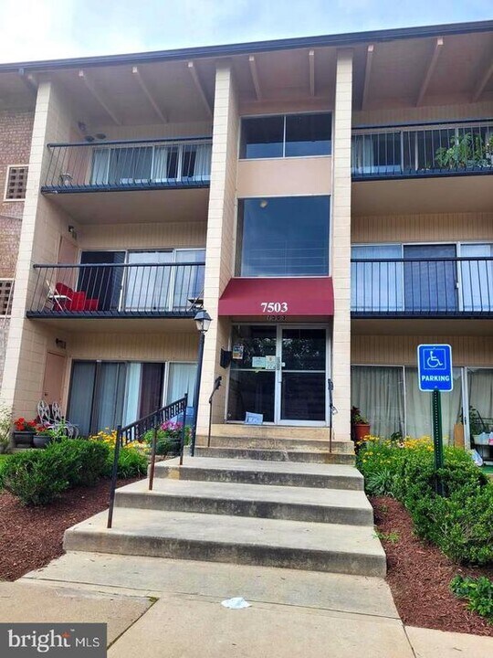 7503 Riverdale Rd in New Carrollton, MD - Building Photo