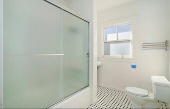 1525 Broadway in Alameda, CA - Foto de edificio - Building Photo