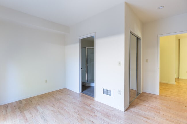 Telegraph Bays in Berkeley, CA - Building Photo - Interior Photo