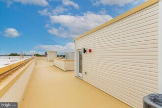 1826 Frankford Ave in Philadelphia, PA - Foto de edificio - Building Photo