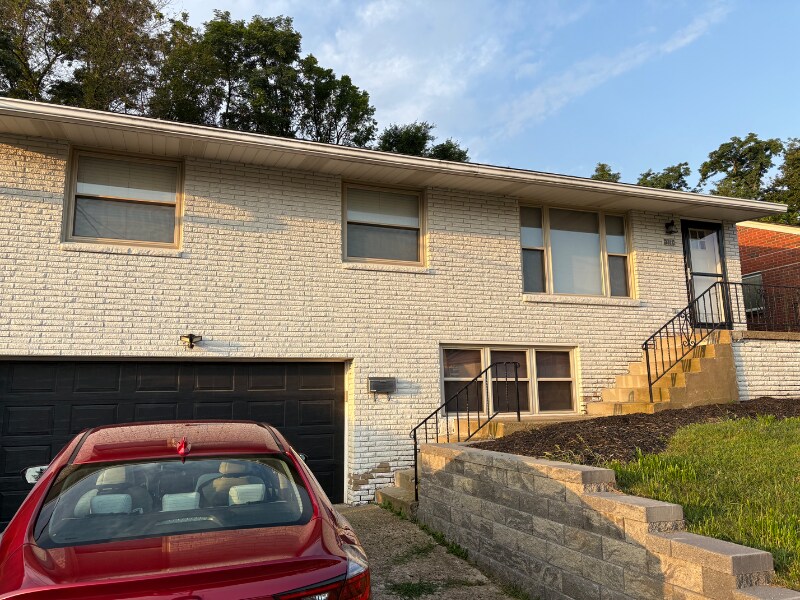 778 Linda Dr in Pittsburgh, PA - Building Photo