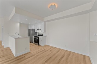 1175 E Ocean Blvd in Long Beach, CA - Building Photo - Building Photo