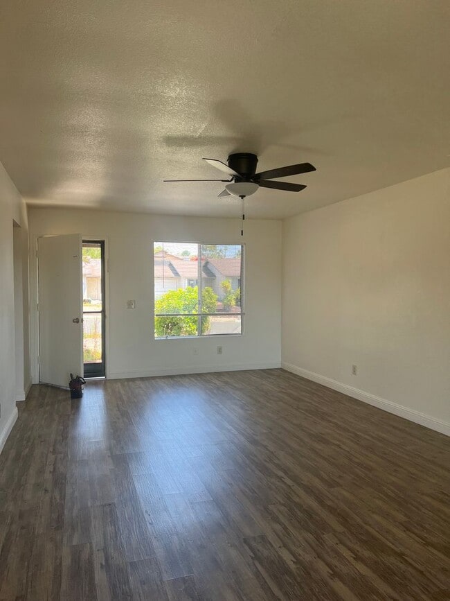 4537 Royal Oak Dr in Oceanside, CA - Building Photo - Building Photo
