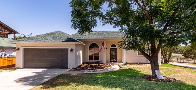 195 Watts Ln in Canyon Lake, TX - Foto de edificio - Building Photo