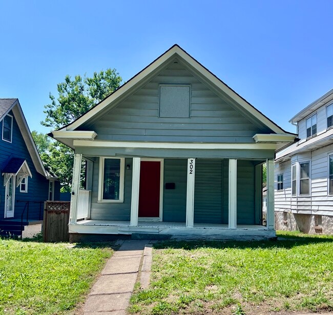 property at 302 N Oakley Ave
