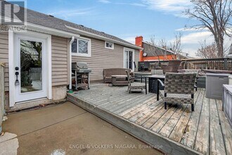 70 Stewart St in Grimsby, ON - Building Photo - Building Photo